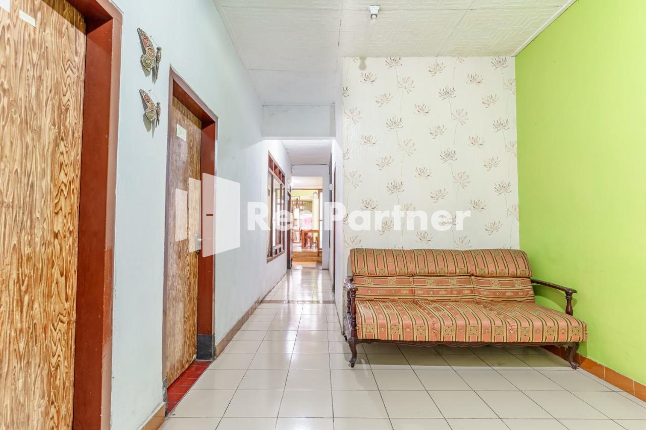 Nafisa Homestay Syariah Near Jatim Park 3 Batu Mitra Reddoorz Маланг Екстериор снимка