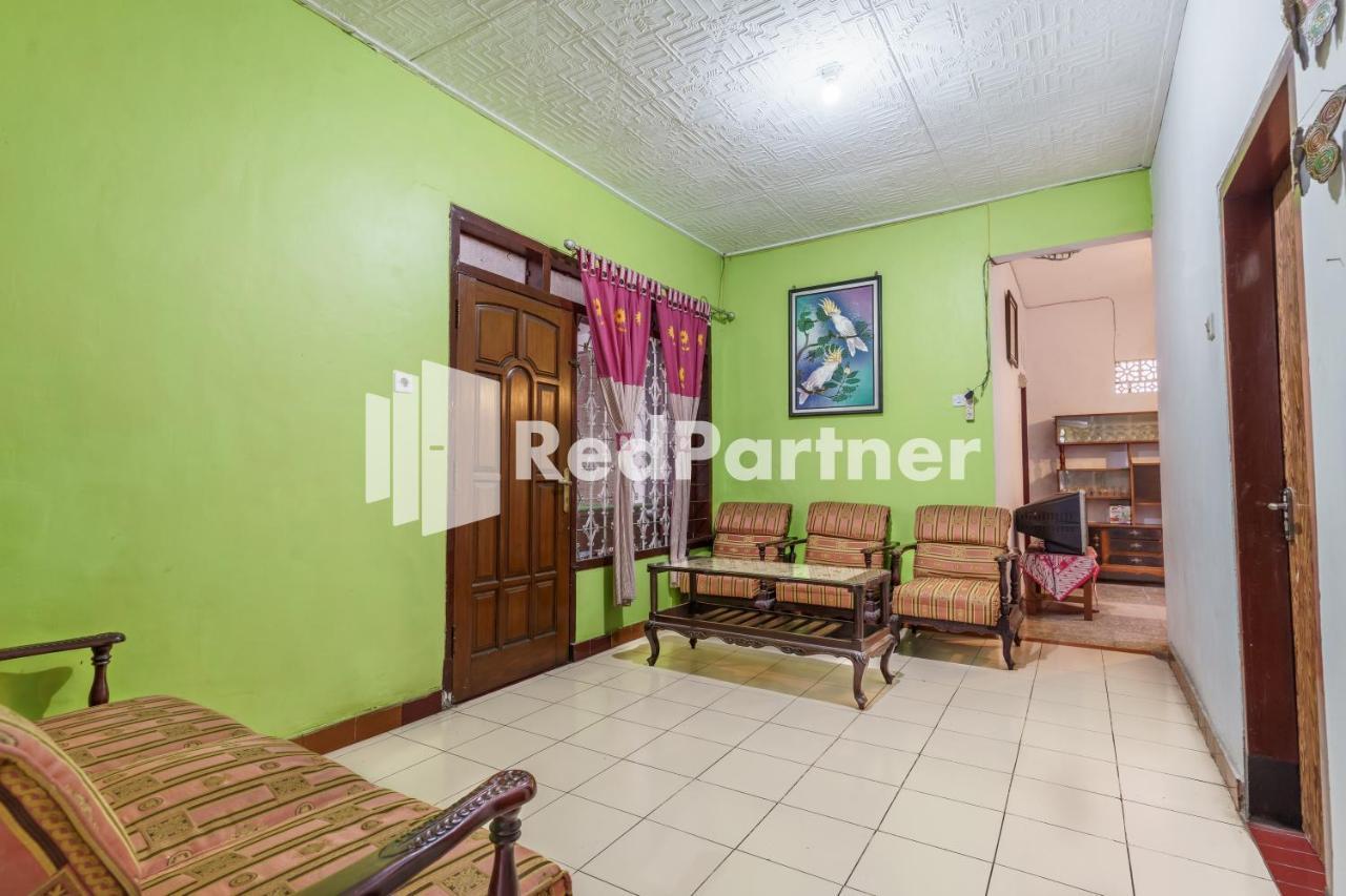 Nafisa Homestay Syariah Near Jatim Park 3 Batu Mitra Reddoorz Маланг Екстериор снимка