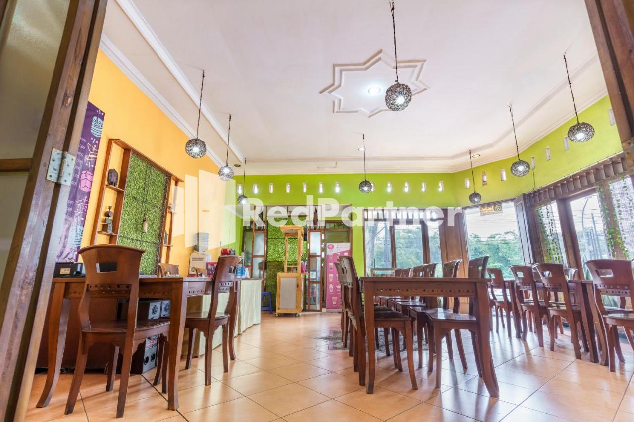 Nafisa Homestay Syariah Near Jatim Park 3 Batu Mitra Reddoorz Маланг Екстериор снимка